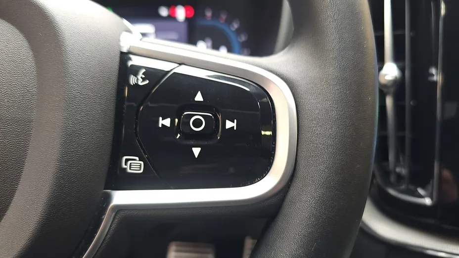 VOLVO XC60 XC60 B5 B AWD R-Design aut