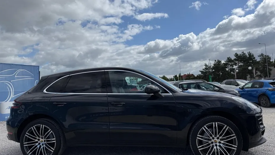 PORSCHE Macan -