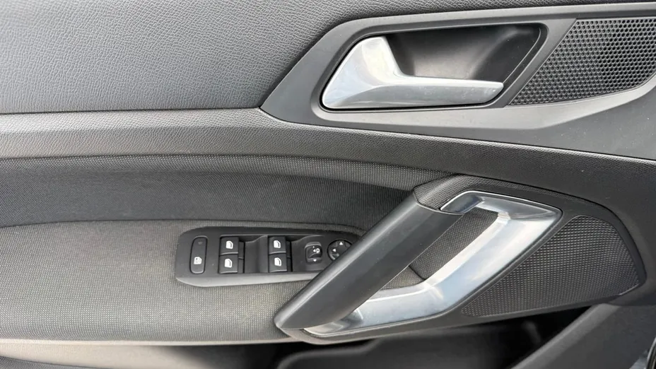 PEUGEOT 308 -