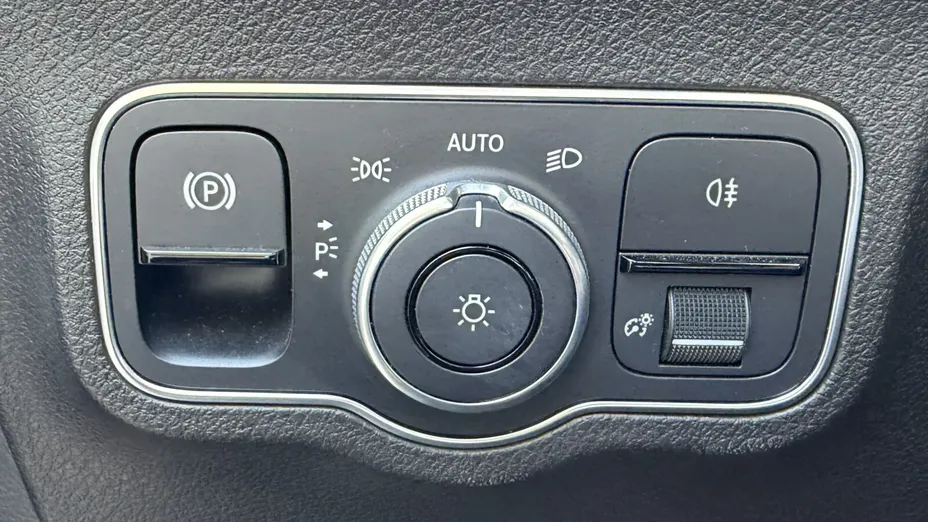 MERCEDES-BENZ GLB GLB 200 d Progressive 8G-DCT