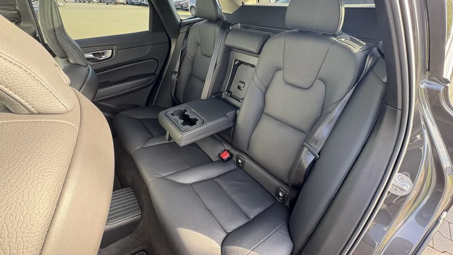VOLVO XC60 XC60 T6 Plug-In Hybrid AWD Plus Dark aut