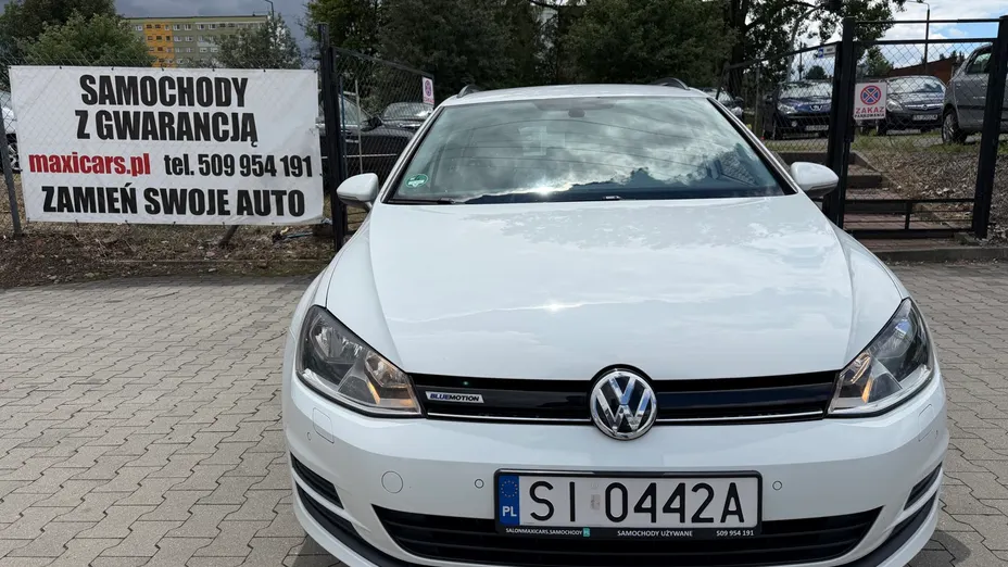 VOLKSWAGEN Golf -