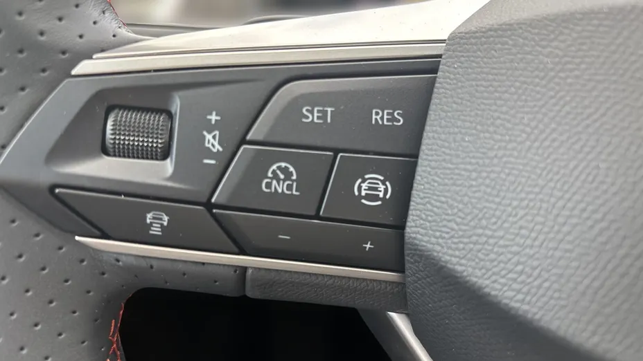 SEAT Leon Leon 1.5 eTSI FR DSG Nowy
