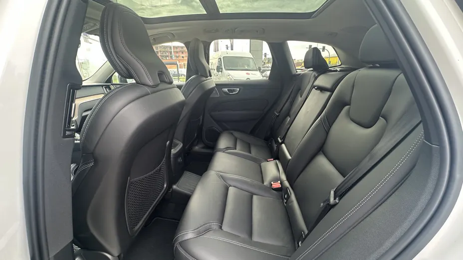 VOLVO XC60 XC60 T8 Plug-In Hybrid AWD Ultra Dark aut