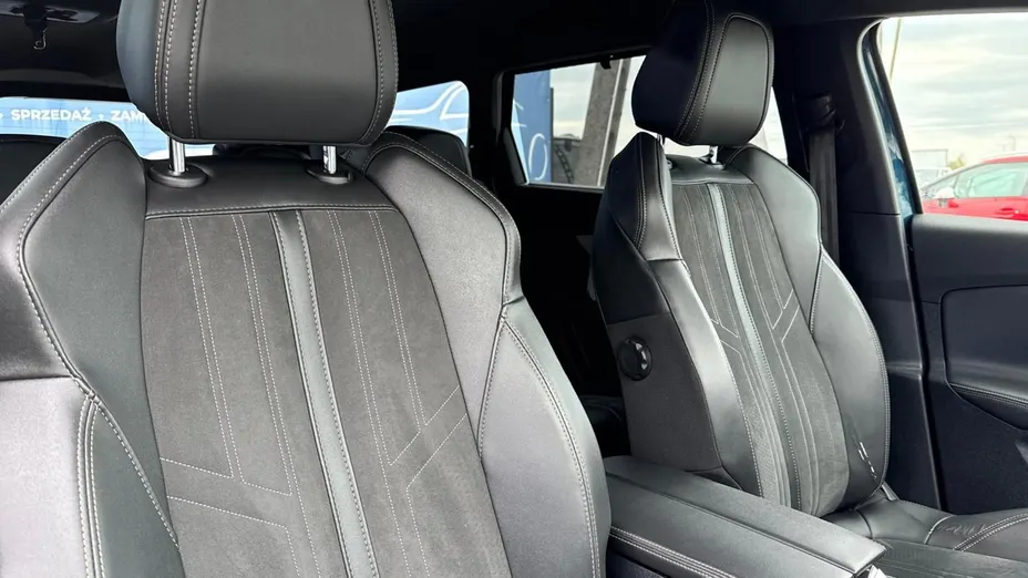 PEUGEOT 5008 -