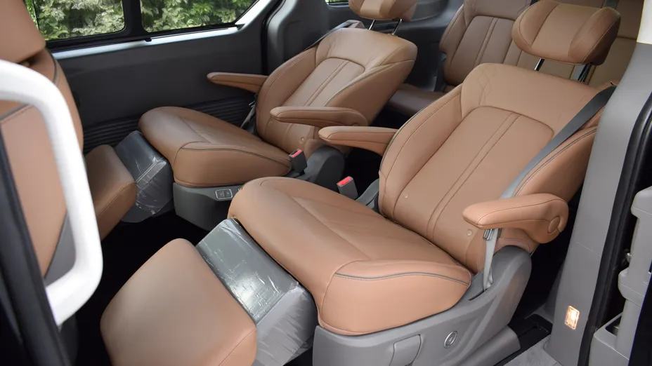 HYUNDAI Staria Staria 1.6 T-GDI HEV Luxury aut