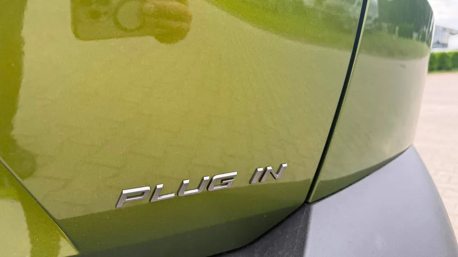 PEUGEOT 408 408 1.6 Plug-in Hybrid 240 GT Exclusive e-DCS7 Nowy