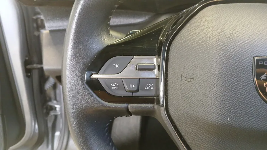 PEUGEOT 408 -