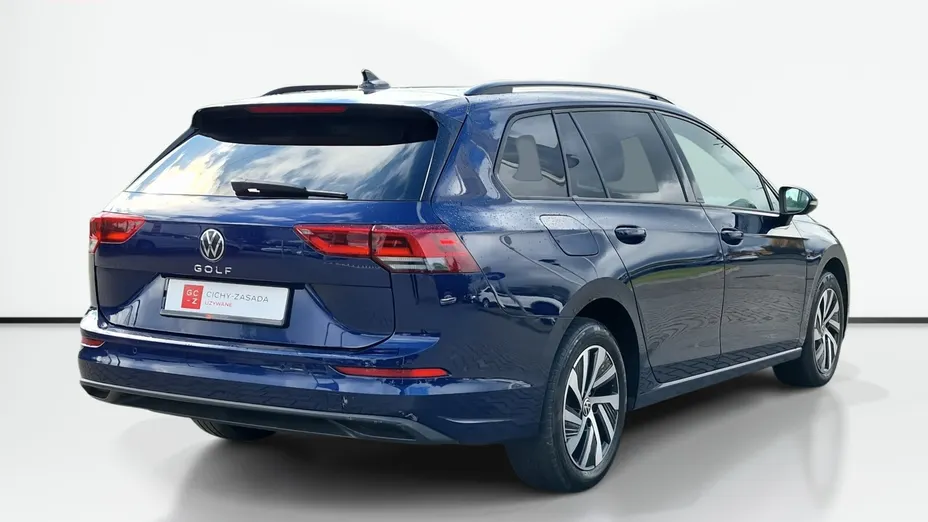 VOLKSWAGEN Golf -