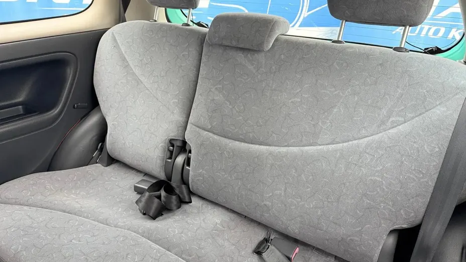 TOYOTA Yaris -