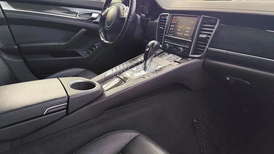 PORSCHE Panamera -