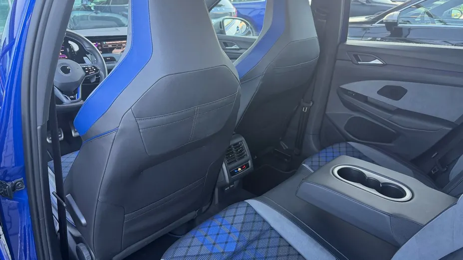 VOLKSWAGEN Golf -