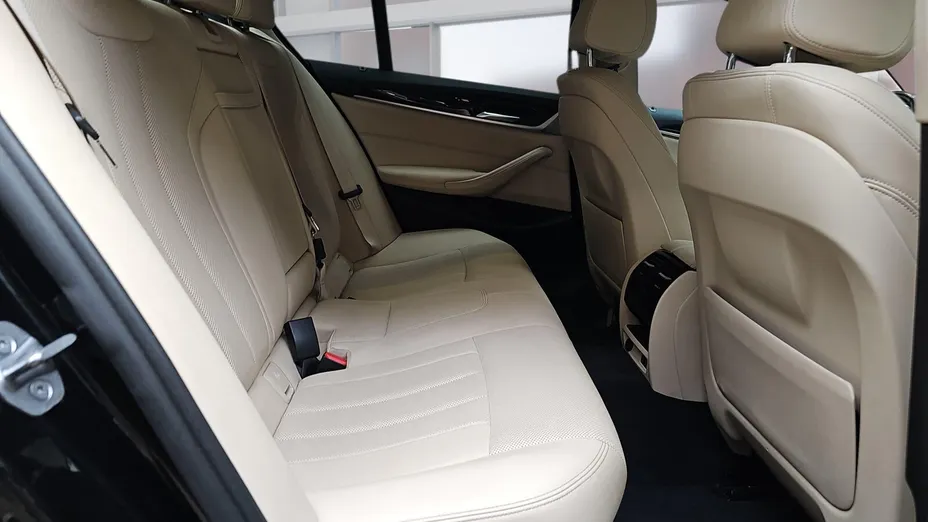 BMW Seria 5 518d mHEV aut