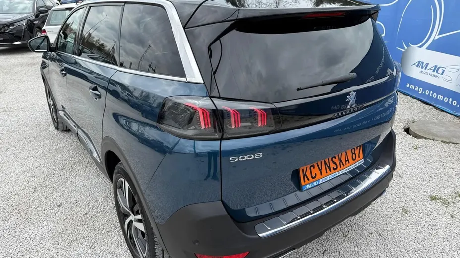 PEUGEOT 5008 -