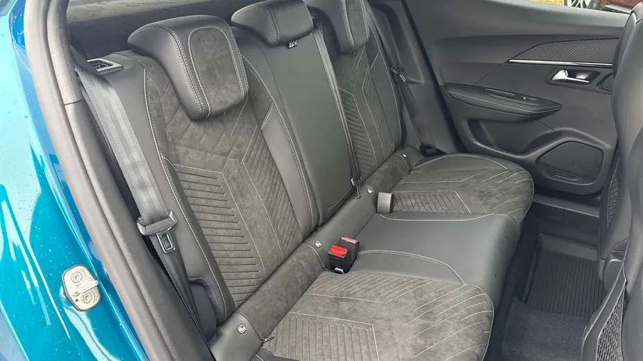 PEUGEOT 2008 2008 PureTech mHEV GT Exclusive e-DCS6 Nowy