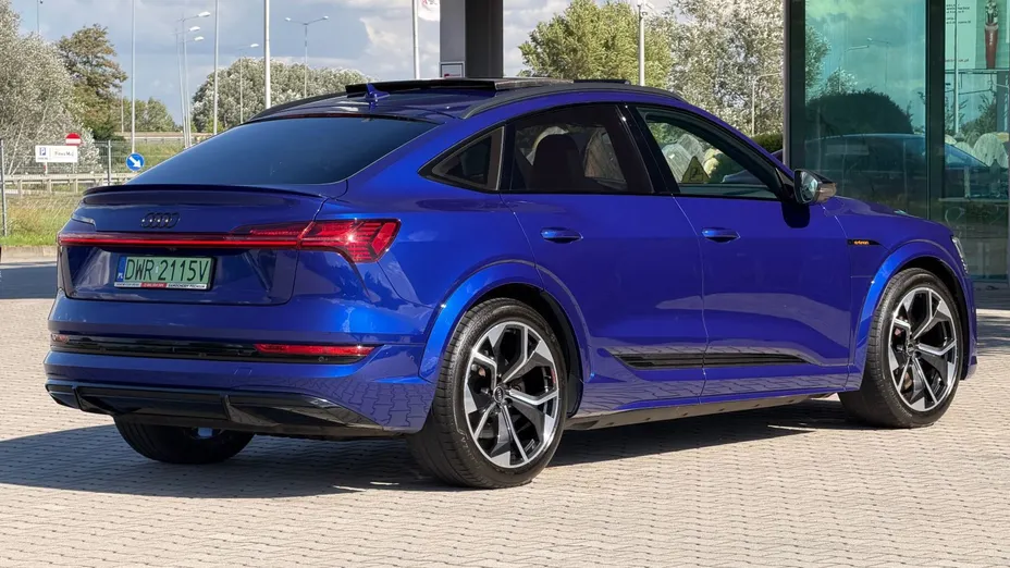 AUDI e-tron Sportback -
