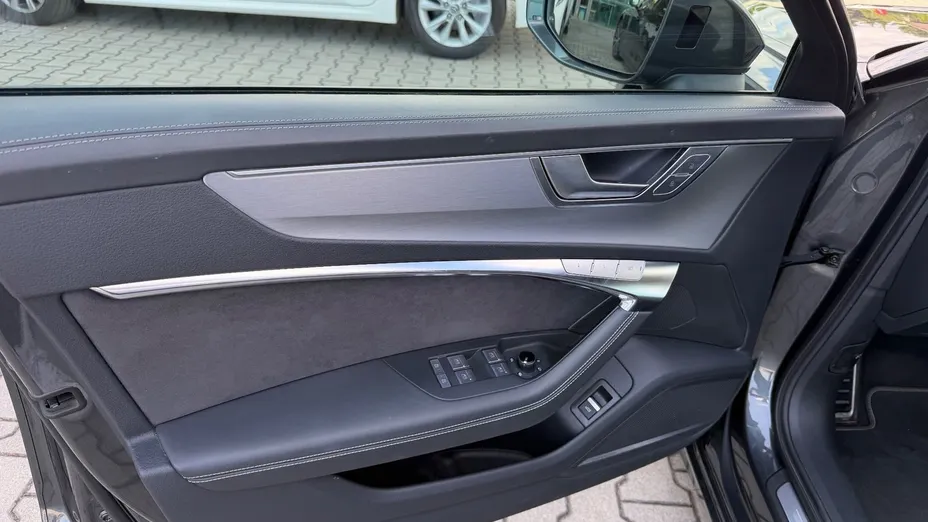 AUDI S6 -