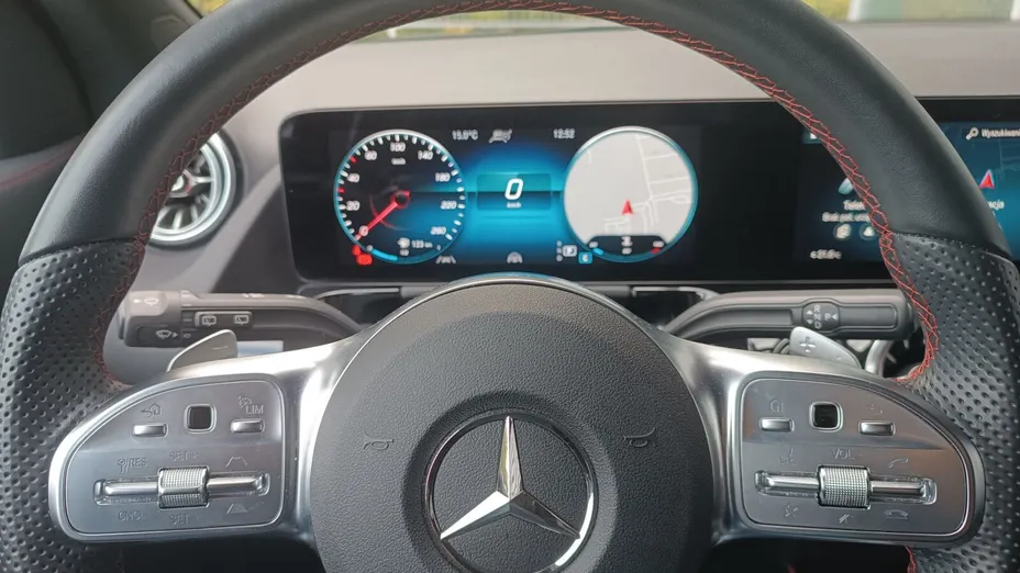 MERCEDES-BENZ GLA GLA 200 AMG Line