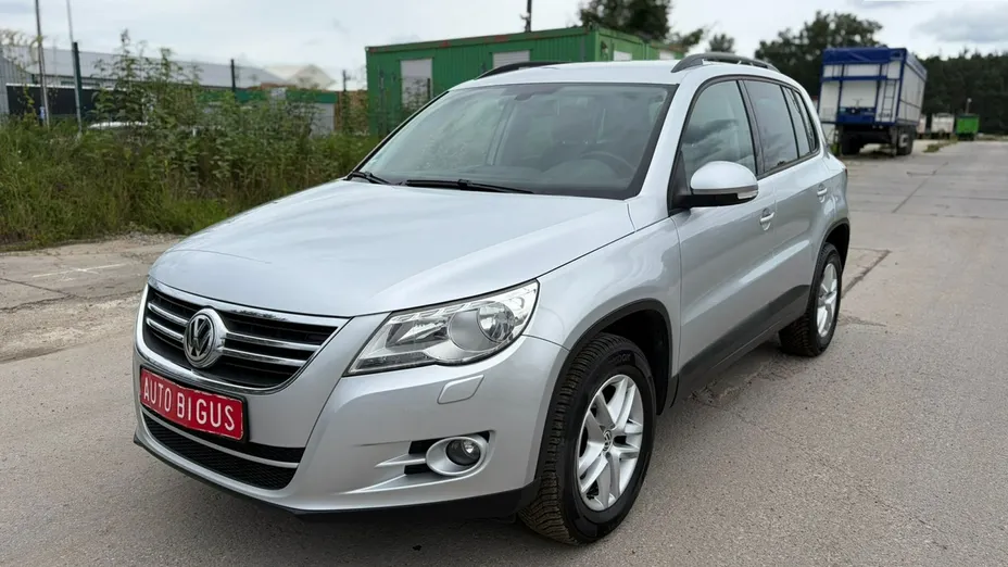VOLKSWAGEN Tiguan -