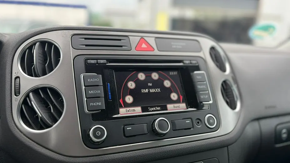 VOLKSWAGEN Tiguan -