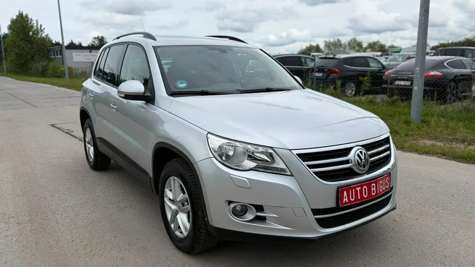 VOLKSWAGEN Tiguan -