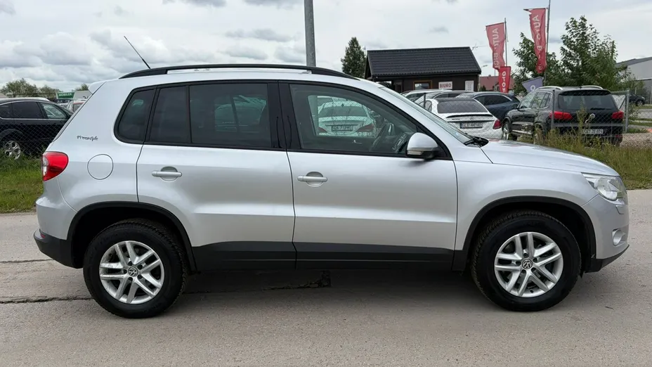 VOLKSWAGEN Tiguan -