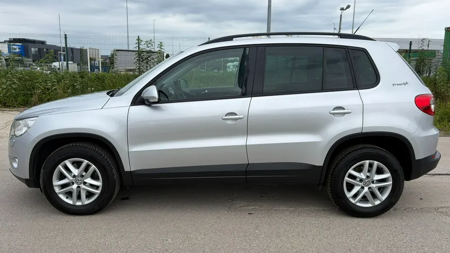 VOLKSWAGEN Tiguan -