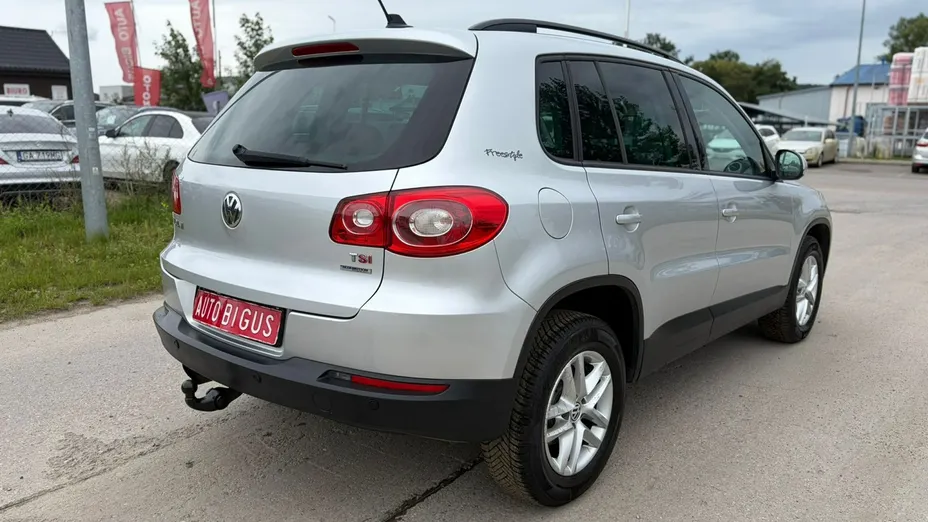 VOLKSWAGEN Tiguan -