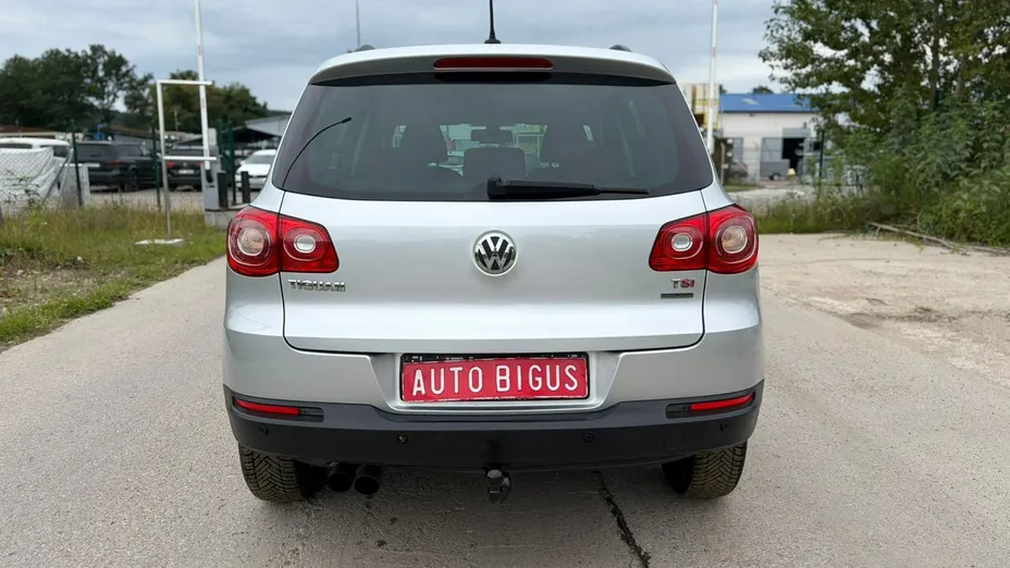 VOLKSWAGEN Tiguan -