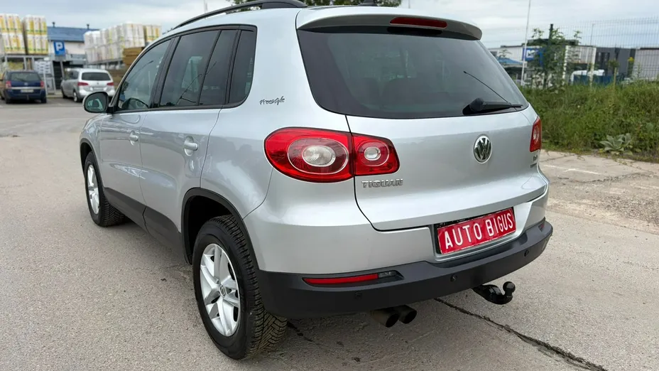 VOLKSWAGEN Tiguan -