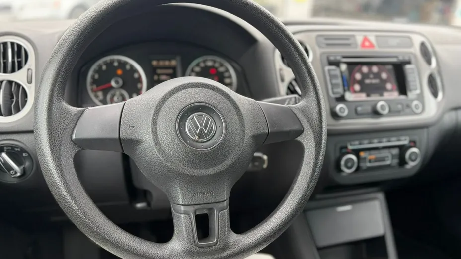 VOLKSWAGEN Tiguan -