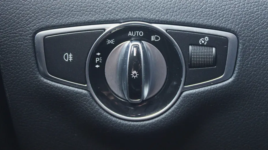 MERCEDES-BENZ E Klasa E 220 d 4-Matic 9G-TRONIC