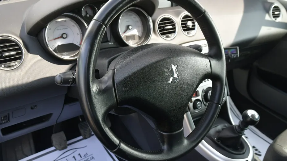 PEUGEOT 308 -