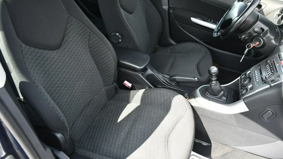 PEUGEOT 308 -