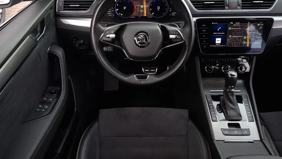 SKODA Superb Superb 2.0 TDI SCR 4x4 Scout DSG