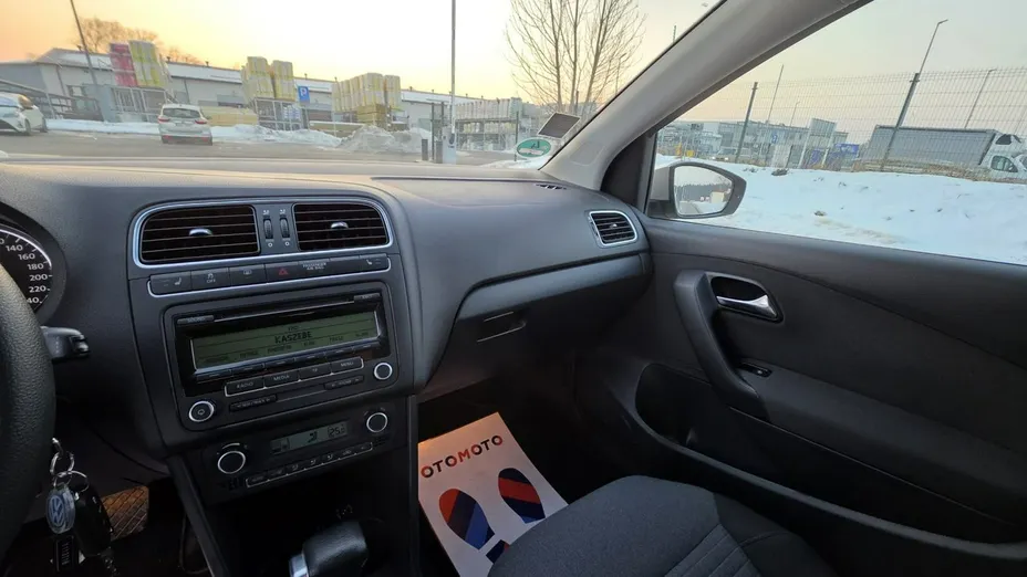 VOLKSWAGEN Polo -
