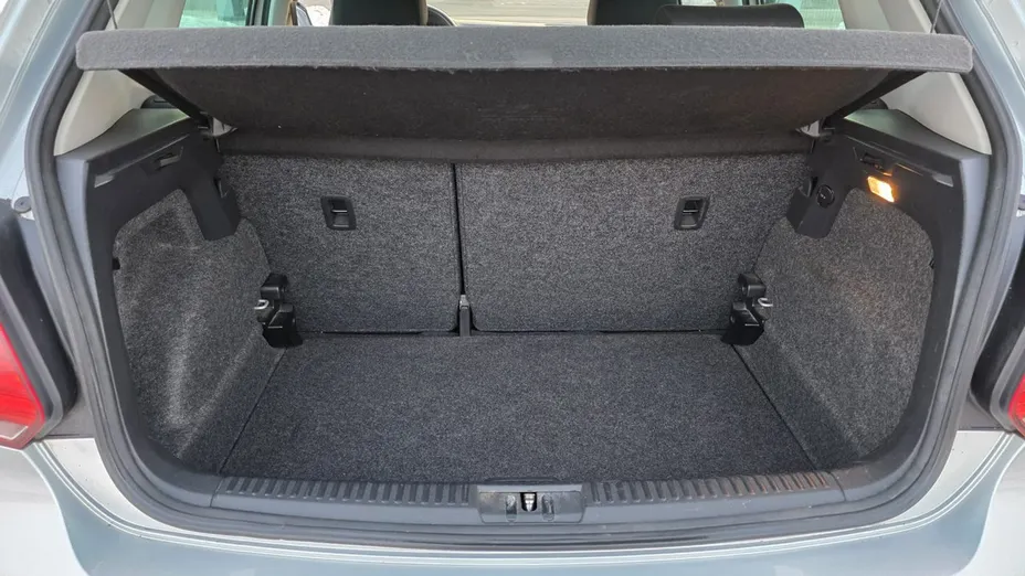 VOLKSWAGEN Polo -