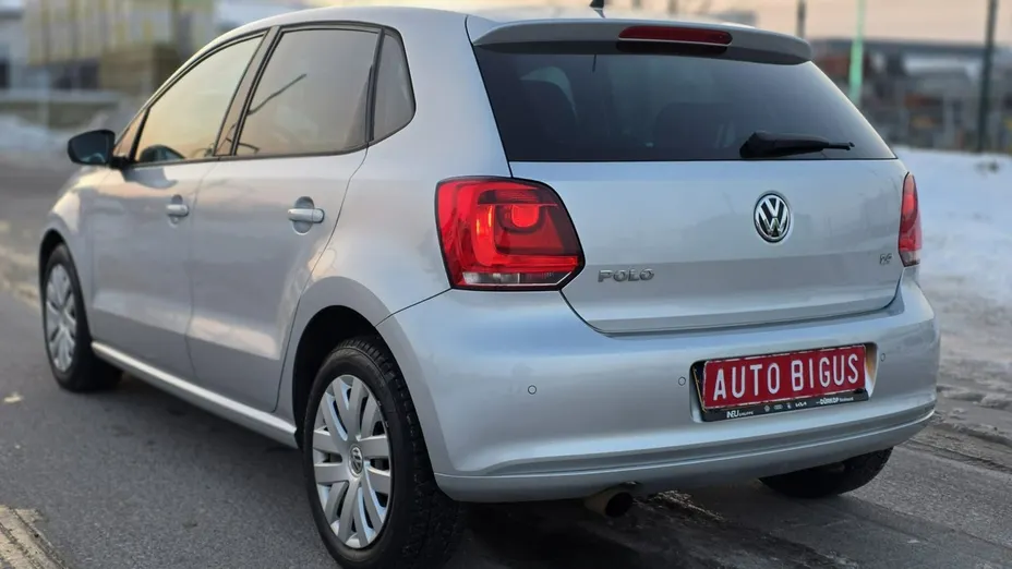 VOLKSWAGEN Polo -