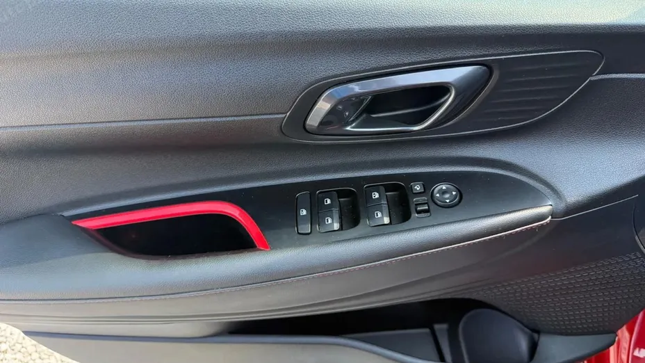 HYUNDAI i20 -