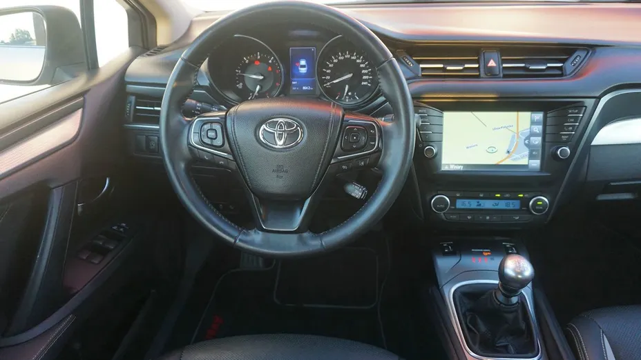 TOYOTA Avensis -