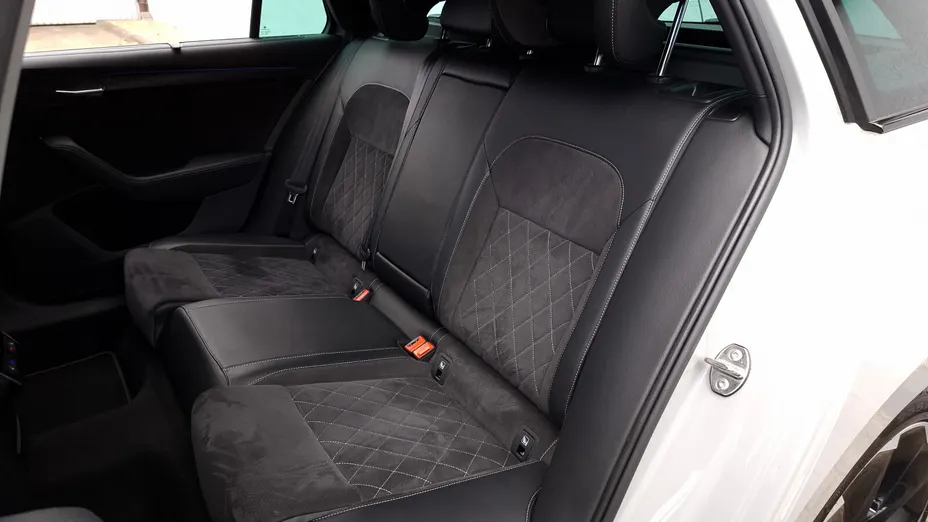 SKODA Superb Superb 2.0 TDI SCR Sportline DSG