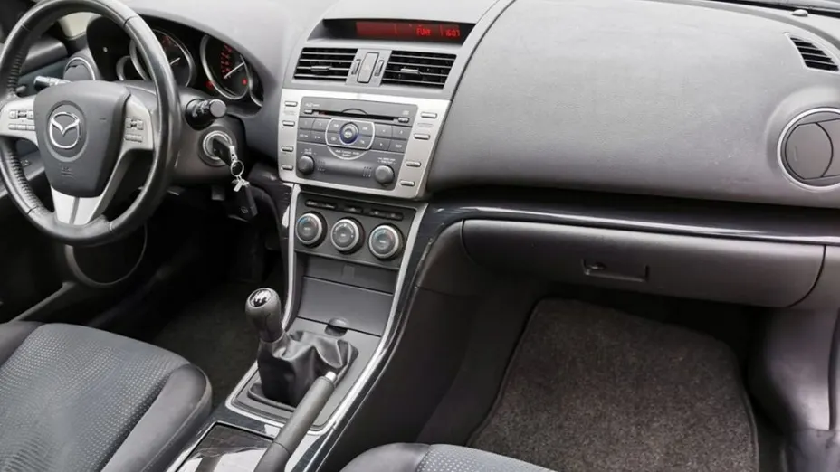 MAZDA 6 -