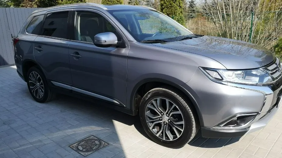MITSUBISHI Outlander -