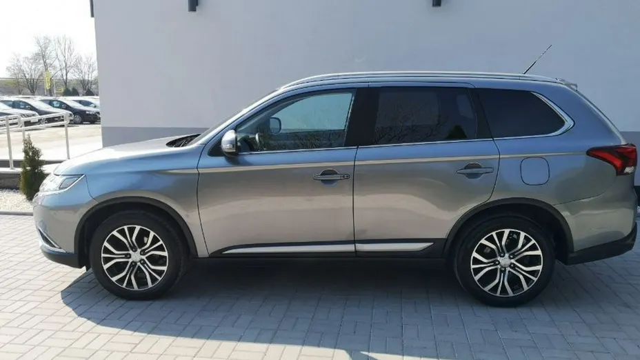 MITSUBISHI Outlander -