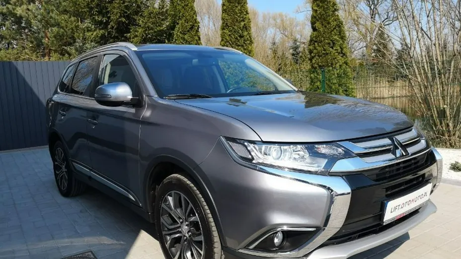 MITSUBISHI Outlander -