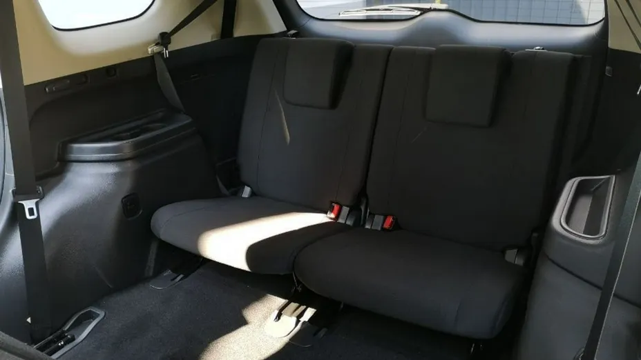 MITSUBISHI Outlander -