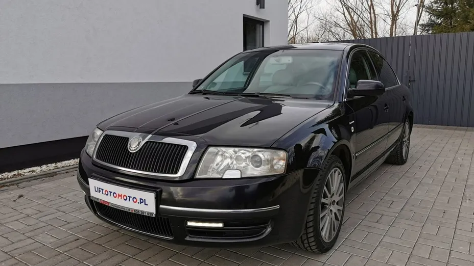 SKODA Superb -