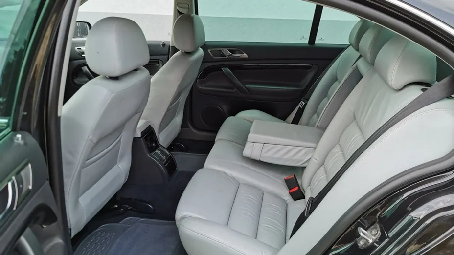 SKODA Superb -
