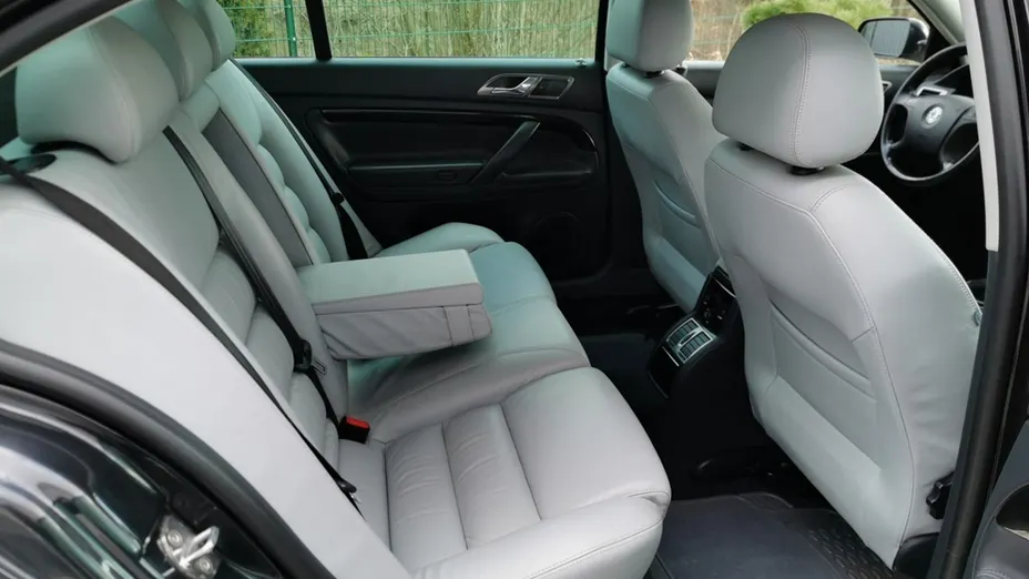 SKODA Superb -