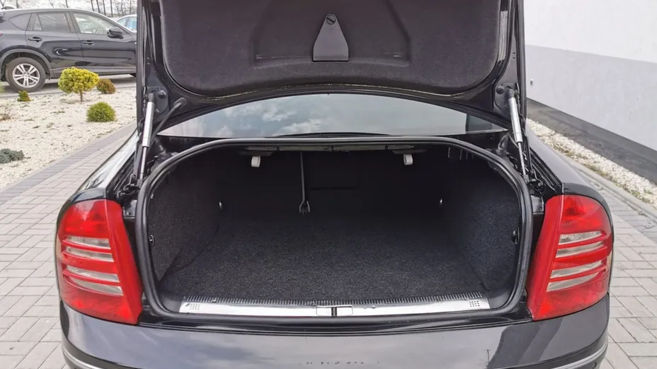 SKODA Superb -
